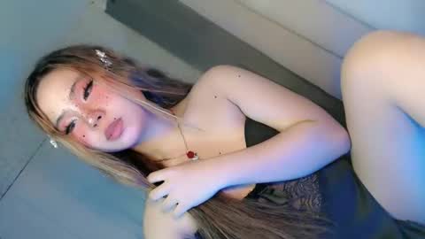 Snapshot of tight_elliana chatting on May 20, 8:48 pm tight_elliana online show from May 20, 8:48 pm