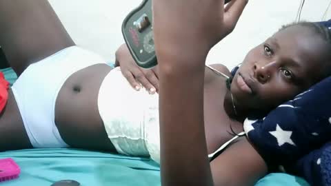 Snapshot of tight_pussie chatting on July 11, 12:30 pm tight_pussie online show from July 11, 12:30 pm