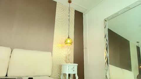 T I F F A N Y online show from February 25, 8:51 pm