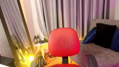 Snapshot of tiinajonus_ chatting on February 16, 3:35 am tiinajonus_ online show from February 16, 3:35 am