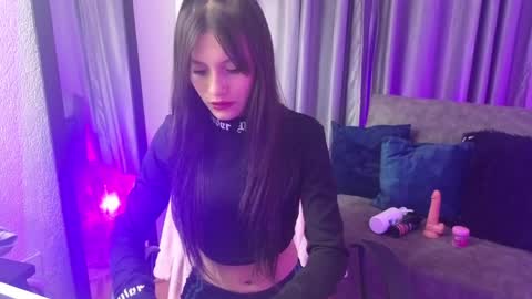 Snapshot of tiinajonus_ chatting on March 31, 2:13 am tiinajonus_ online show from March 31, 2:13 am