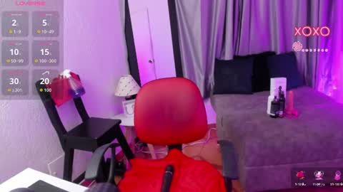 Snapshot of tiinajonus_ chatting on June 16, 4:37 am tiinajonus_ online show from June 16, 4:37 am