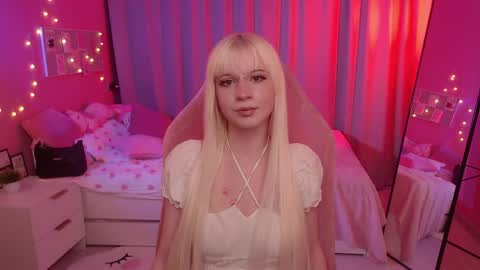 Snapshot of tilda_swintonn chatting on May 29, 7:39 am Lola online show from May 29, 7:39 am