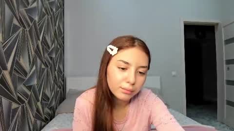 Snapshot of tillly_18 chatting on June 10, 9:19 am tillly_18 online show from June 10, 9:19 am