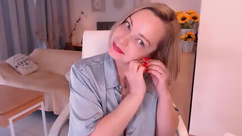 Tilly online show from December 20, 8:05 pm