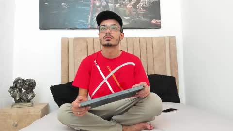 Snapshot of timothe_evans chatting on November 1, 8:33 pm Evans online show from November 1, 8:33 pm