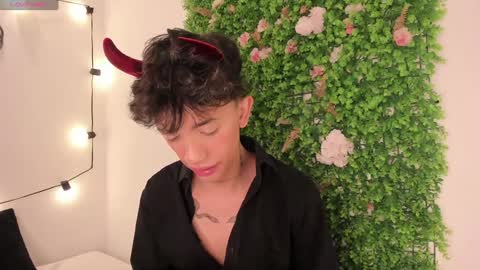 Snapshot of timothy_ross chatting on January 14, 8:26 pm Timothy 21 years old online show from January 14, 8:26 pm