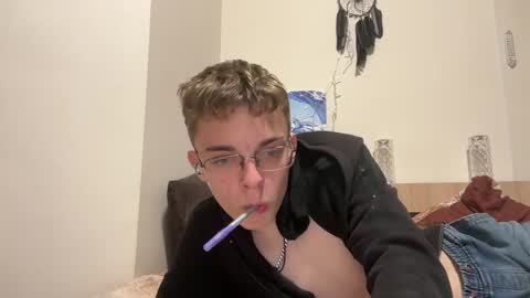 Snapshot of timveret chatting on December 9, 9:58 pm Wizard online show from December 9, 9:58 pm