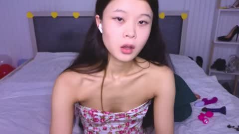 tina__kim online show from February 5, 10:51 am