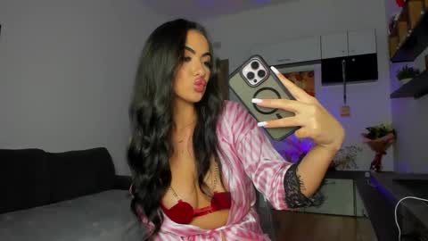 Andreea online show from December 15, 10:58 pm