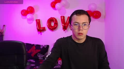 Snapshot of tina_n_charlie chatting on February 13, 12:00 pm Tina N Charlie online show from February 13, 12:00 pm