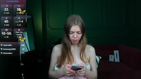 Snapshot of tina_tayllor__ chatting on June 8, 1:28 am tina_tayllor__ online show from June 8, 1:28 am