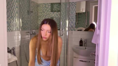 Snapshot of tinapie chatting on June 6, 1:38 pm Tina online show from June 6, 1:38 pm