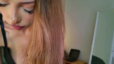 Snapshot of tinapie chatting on June 26, 1:37 pm Tina online show from June 26, 1:37 pm