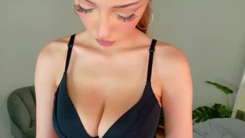 Snapshot of tinapie chatting on July 28, 2:13 pm Tina online show from July 28, 2:13 pm