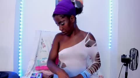 tinas_smith online show from April 30, 6:58 pm