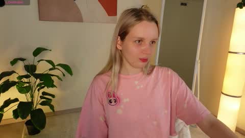 tinasiner online show from November 10, 3:55 pm