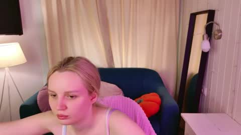 Snapshot of tinasiner chatting on June 8, 2:28 pm tinasiner online show from June 8, 2:28 pm