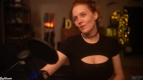 Snapshot of tinatopp chatting on March 22, 2:26 am Tina - online show from March 22, 2:26 am