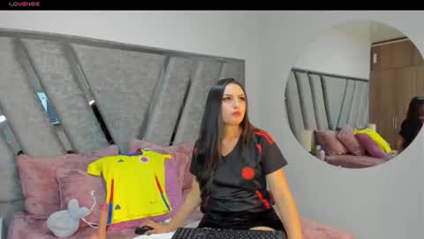 Snapshot of tink_fox chatting on June 18, 2:12 am Tink online show from June 18, 2:12 am