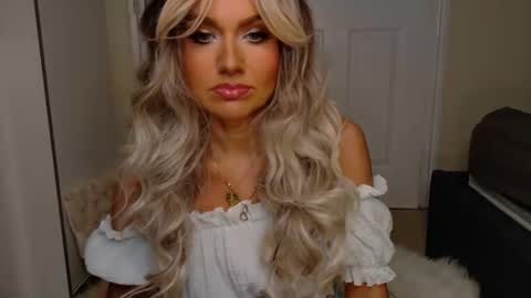 tinkerbell822 online show from April 22, 7:44 am