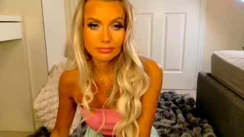 Snapshot of tinkerbell822 chatting on June 15, 7:43 am tinkerbell822 online show from June 15, 7:43 am