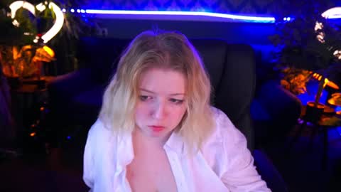 TinkerrBelll online show from January 20, 5:04 am