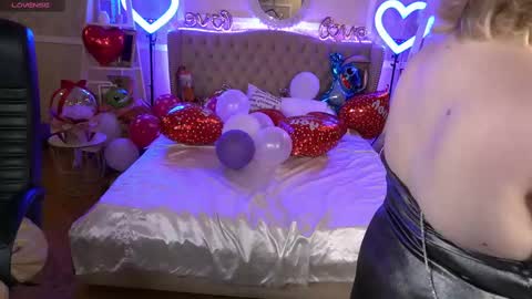 TinkerrBelll online show from February 18, 7:52 pm