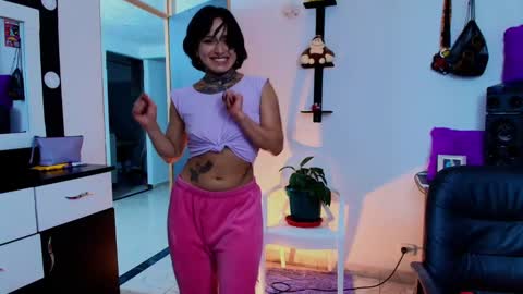 I AM BELLA  ----------- follow my  IG  TINNS 69 online show from January 15, 8:20 am