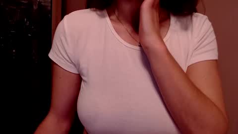 Snapshot of tiny_bb chatting on December 5, 8:33 am Lily online show from December 5, 8:33 am