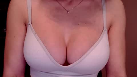 Snapshot of tiny_bb chatting on December 19, 5:50 pm Lily online show from December 19, 5:50 pm