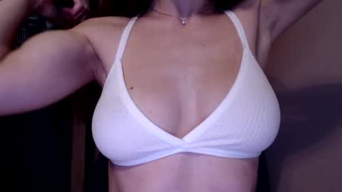 Snapshot of tiny_bb chatting on December 29, 5:22 pm Lily online show from December 29, 5:22 pm