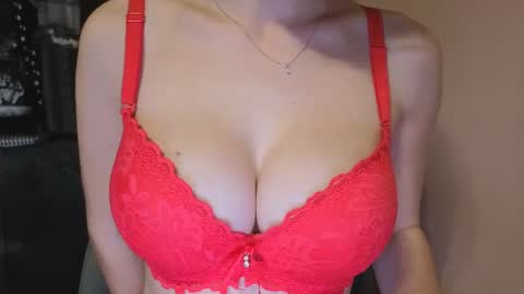 Snapshot of tiny_bb chatting on January 31, 11:03 pm Lily online show from January 31, 11:03 pm