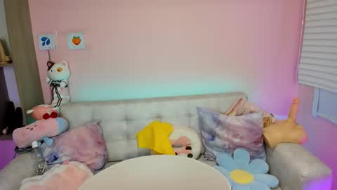 tiny_cora online show from September 26, 4:22 pm