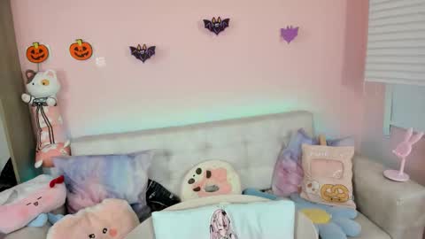tiny_cora online show from October 19, 4:07 pm