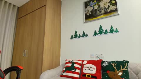 Snapshot of tiny_cute chatting on December 21, 11:45 pm Lia online show from December 21, 11:45 pm