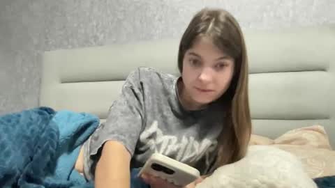 Snapshot of tiny_felicity chatting on November 17, 4:29 am Gloria online show from November 17, 4:29 am