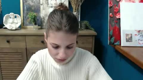 Snapshot of tiny_felicity chatting on November 25, 7:41 am Gloria online show from November 25, 7:41 am