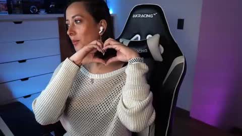 Snapshot of tiny_panther chatting on January 9, 9:58 pm Ana Molly online show from January 9, 9:58 pm