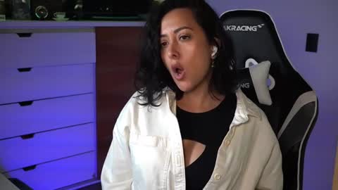 Snapshot of tiny_panther chatting on January 17, 10:45 pm Ana Molly online show from January 17, 10:45 pm