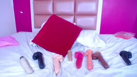 tiny_whore18 online show from December 13, 7:53 pm