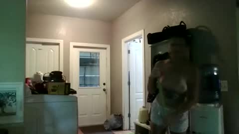 Snapshot of tinyassbossymilf chatting on June 8, 2:06 pm tinyassbossymilf online show from June 8, 2:06 pm
