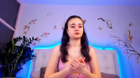 Snapshot of tinyblair chatting on April 1, 4:46 am Amy online show from April 1, 4:46 am