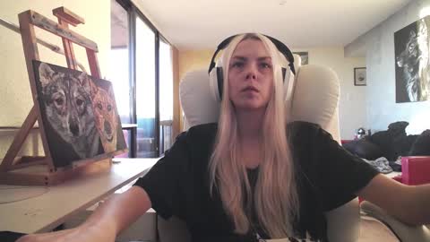 Snapshot of tinykylie chatting on November 2, 8:44 pm stage Kylie Sinner brand CLITBAIT online show from November 2, 8:44 pm