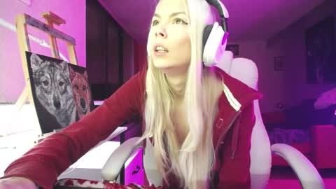 Snapshot of tinykylie chatting on November 5, 3:17 am stage Kylie Sinner brand CLITBAIT online show from November 5, 3:17 am