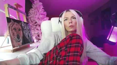 Snapshot of tinykylie chatting on November 7, 8:47 am stage Kylie Sinner brand CLITBAIT online show from November 7, 8:47 am