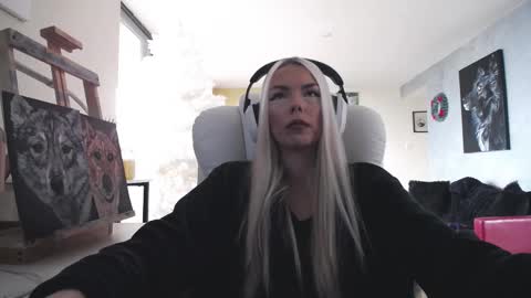 Snapshot of tinykylie chatting on November 15, 1:18 pm stage Kylie Sinner brand CLITBAIT online show from November 15, 1:18 pm