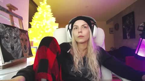 Snapshot of tinykylie chatting on November 20, 4:12 am stage Kylie Sinner brand CLITBAIT online show from November 20, 4:12 am