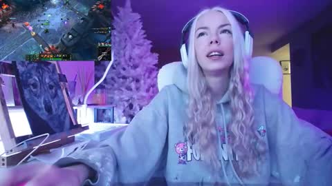 Snapshot of tinykylie chatting on November 24, 11:59 pm stage Kylie Sinner brand CLITBAIT online show from November 24, 11:59 pm