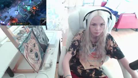 Snapshot of tinykylie chatting on November 25, 12:05 pm stage Kylie Sinner brand CLITBAIT online show from November 25, 12:05 pm